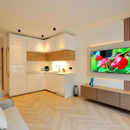 Monaco # Menton - 6 Persons - 2 Bedrooms - Full Renovated - Private Parking - Hypercenter - Clim - Beach And Sun マントン エクステリア 写真