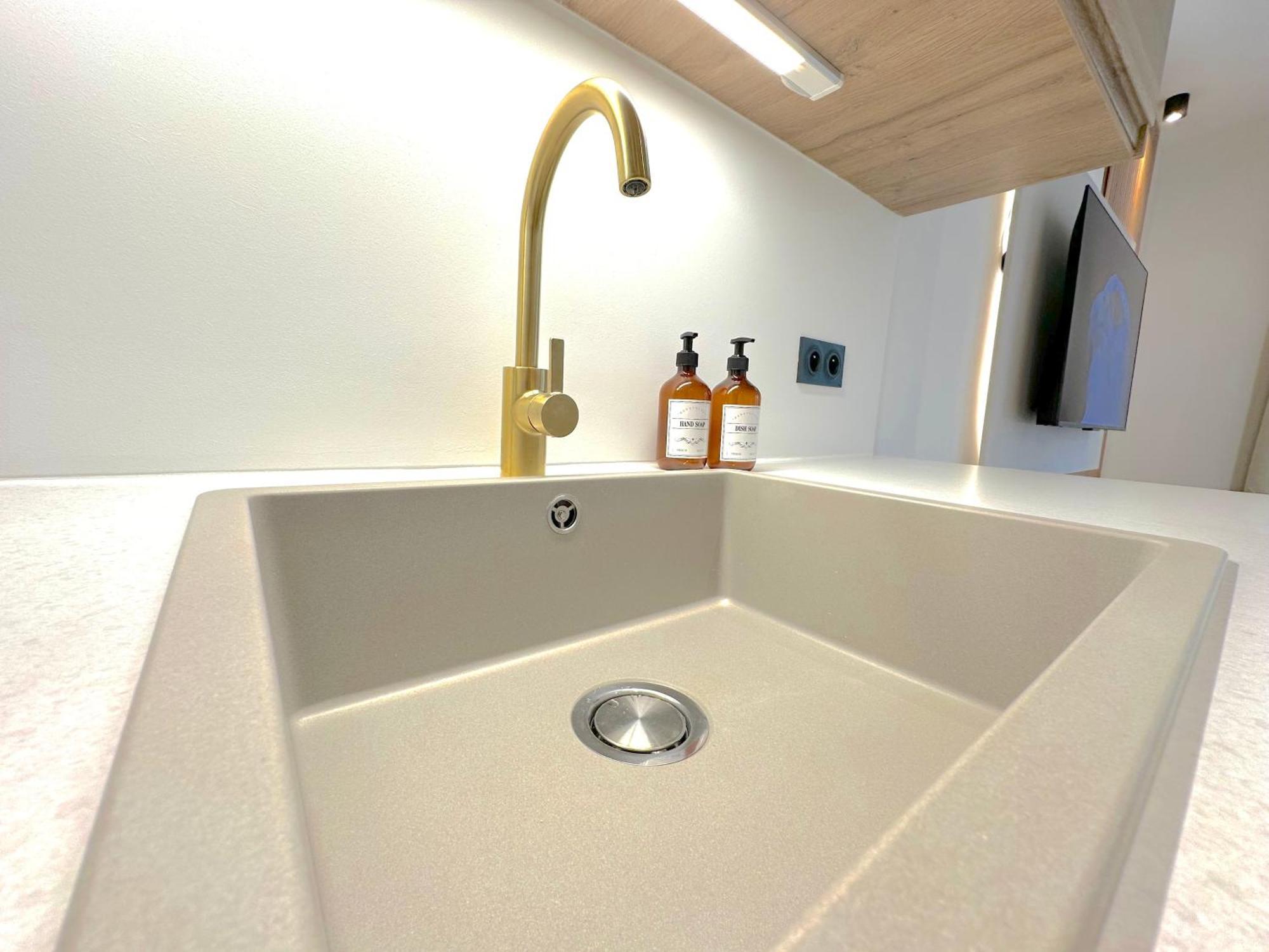 Monaco # Menton - 6 Persons - 2 Bedrooms - Full Renovated - Private Parking - Hypercenter - Clim - Beach And Sun マントン エクステリア 写真