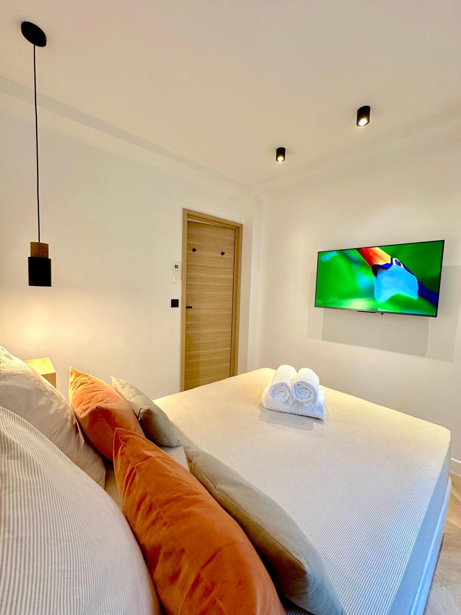 Monaco # Menton - 6 Persons - 2 Bedrooms - Full Renovated - Private Parking - Hypercenter - Clim - Beach And Sun マントン エクステリア 写真